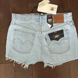 NWT Levi's Women's Light Blue Denim Shorts 501